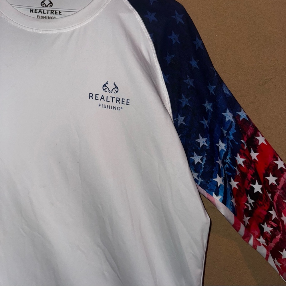 Realtree Men's Long Sleeve White Tee with Flag Sleeve - Picture 4 of 5